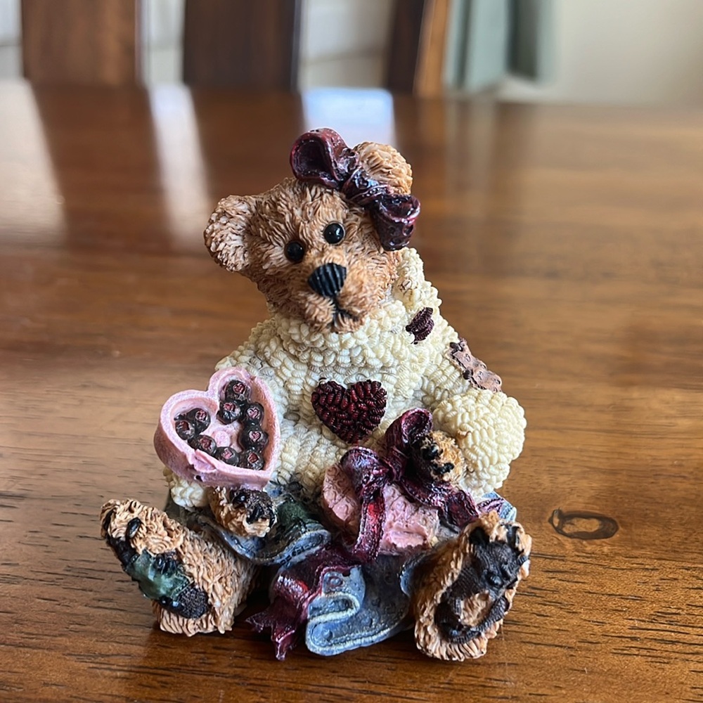 Boyd’s Bears - Love Conquers All